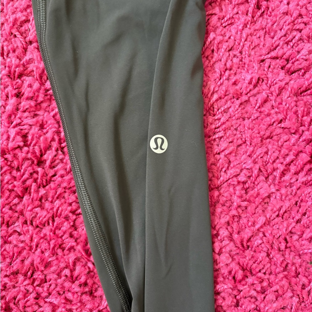 🍋🍋LULULEMON Grey leggings with side pockets 🍋🍋 - Picture 2 of 4